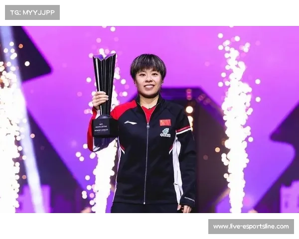 王艺迪突破削球手障碍，记者区自发掌声祝贺其成长