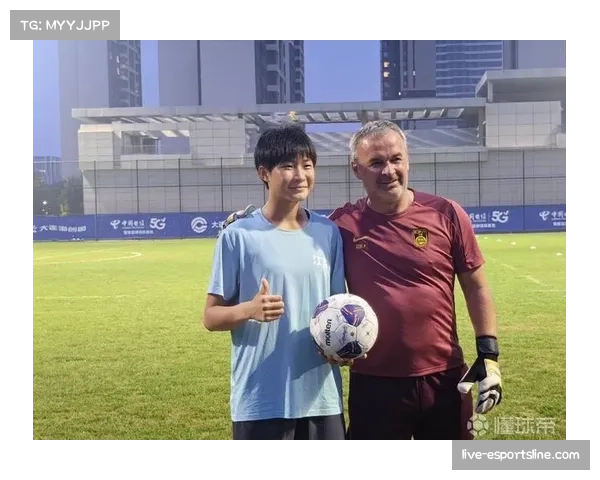 DFB在青训中心引入新课程,重点训练U15球员在攻守转换瞬间的决策能力 DFB在青训中心引入新课程,重点训练U15球员在攻守转换瞬间的决策能力